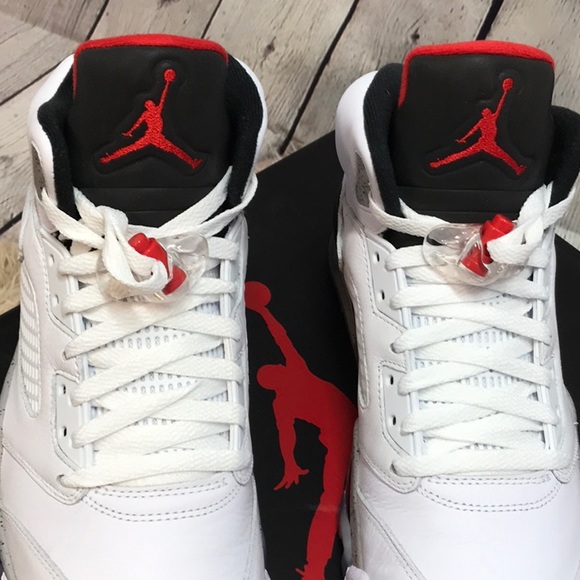 Deadstock☠️☠️ Jordan Retro 5 size 10.5 never worn - Picture 3 of 8